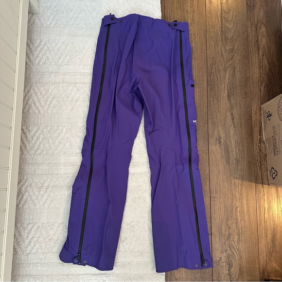The North Face women’s snow pants - Picture 4 of 5